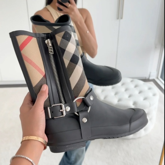 BURBERRY Rain Boots - Picture 1 of 4